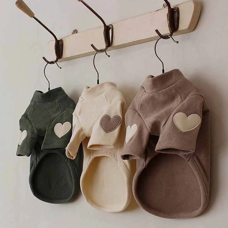 Autumn and Winter Dog Base Shirt Cute Love Heart Hoodie Dog Sweatshirt Cat Pet Love Warm Clothes Designer Dog Clothes